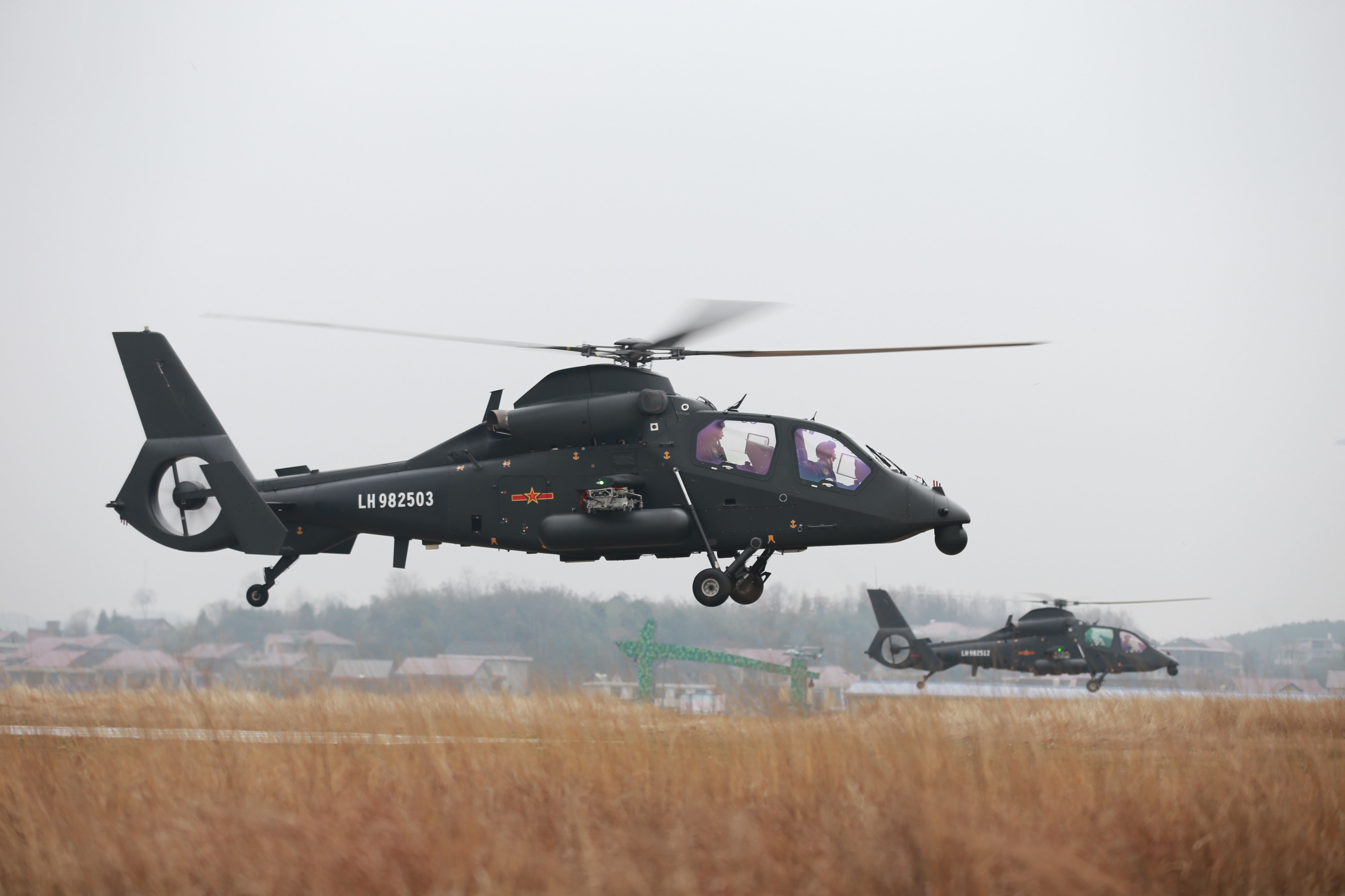 陆军第75集团军:多岗锻炼打造空地一体全能飞行员(2)