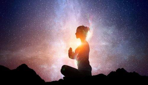 奇异8:打坐静修就有可能开发出特异功能?