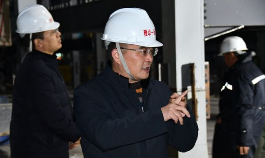 县委书记马小宁夜访牛牛坝易地扶贫搬迁集中安置点