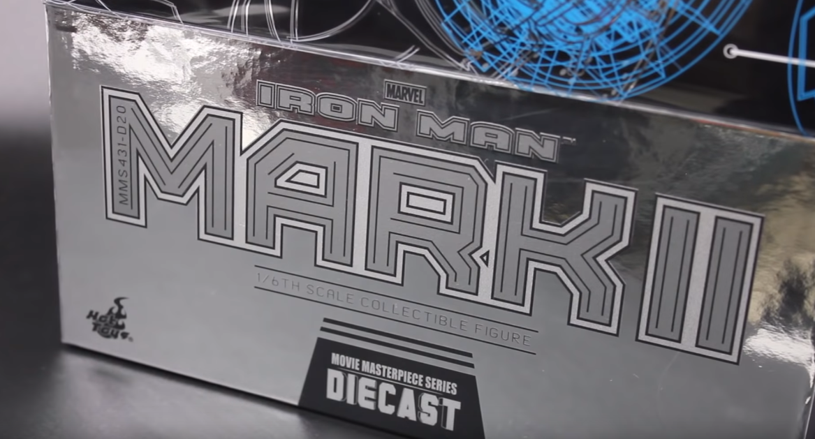 包装未拆,一看就是hot toys的,漫威的标志logo太扎眼!