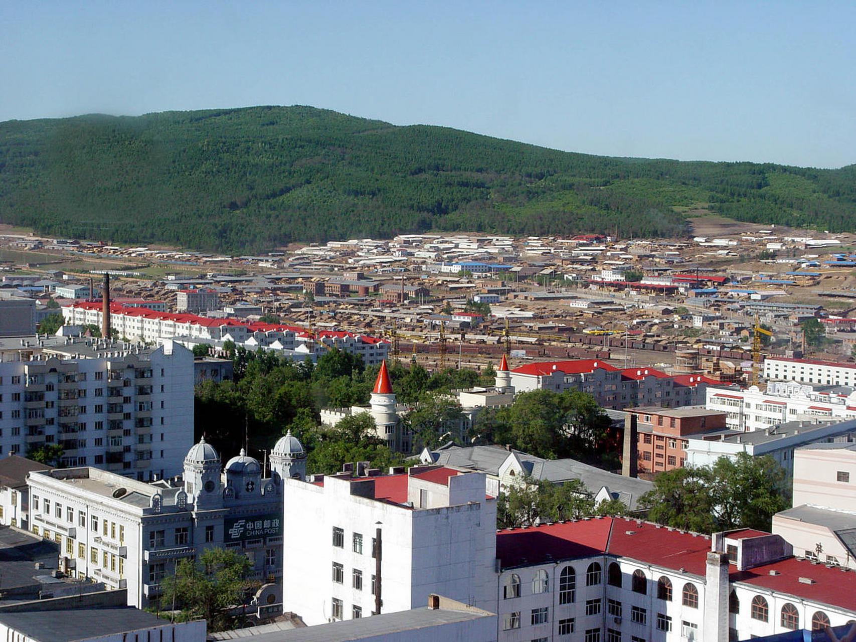萨拉齐镇位于内蒙古包头市土默特右旗西北部,自然人文交融,有大青山