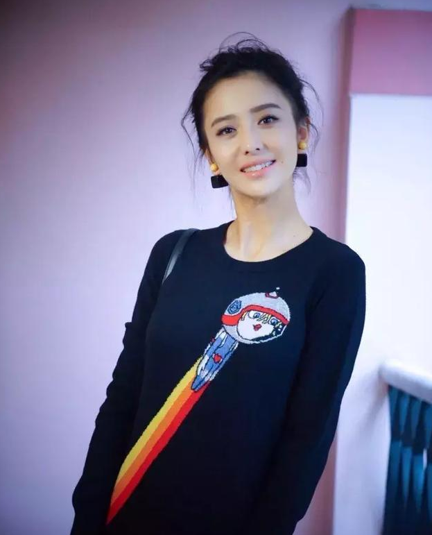 佟丽娅儿子露正脸!婚姻让她越活越漂亮!