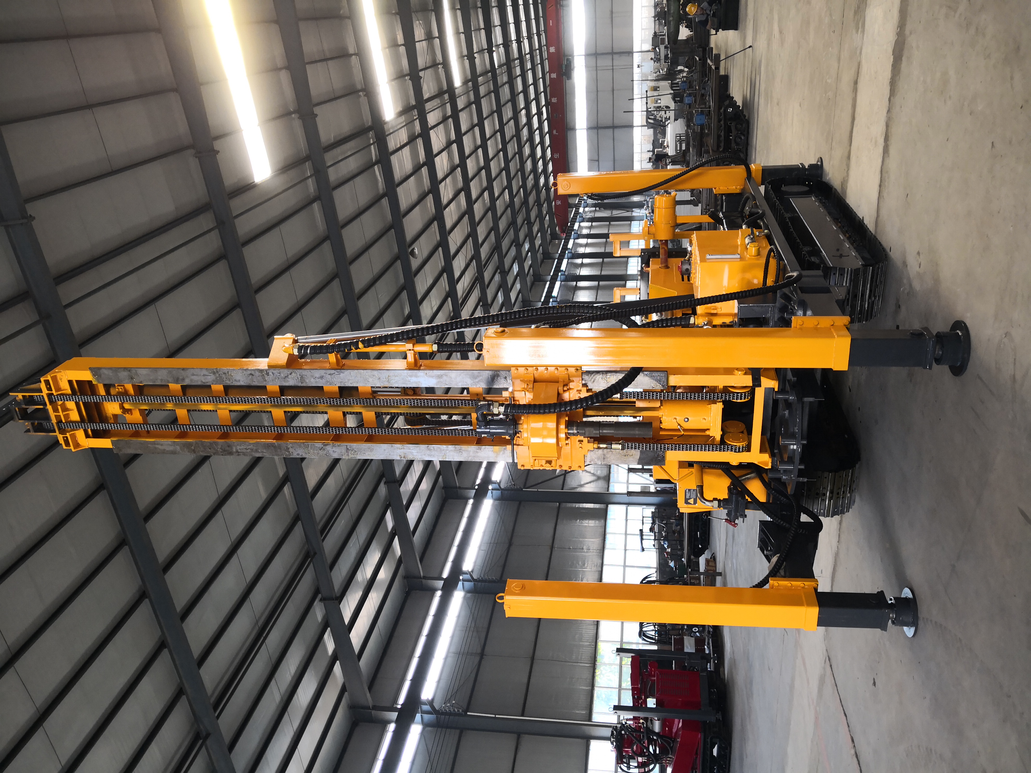 商品专题_钻机3,液压部分:液压系统有32*32双联泵提供动力,主要实现