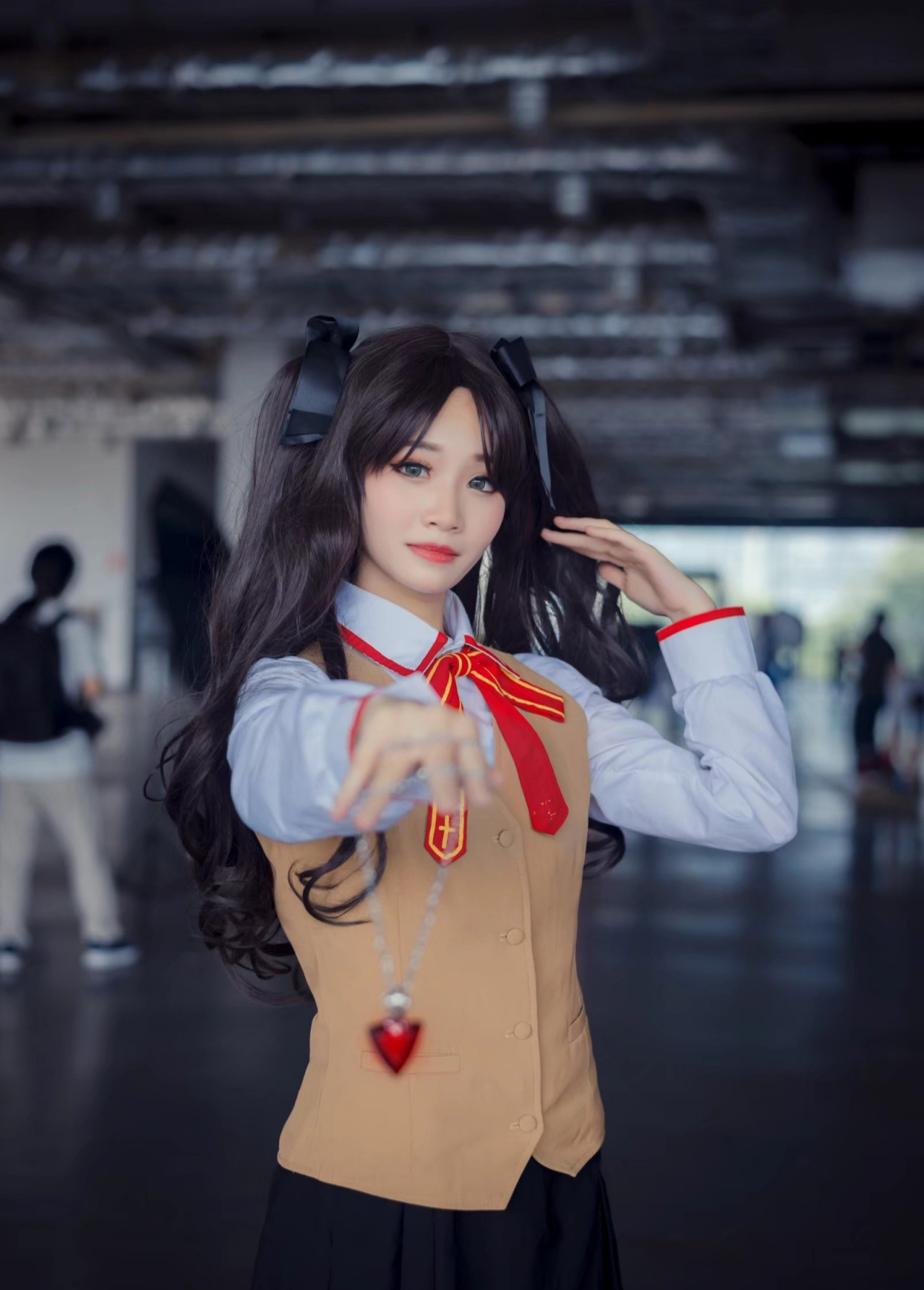 cosplay:在漫展遇见穿学生装的远坂凛,想一起去上学吗?