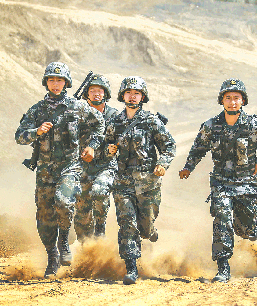 在军队跑五公里有多可怕?老兵调侃:新兵跑完各个像饿狼