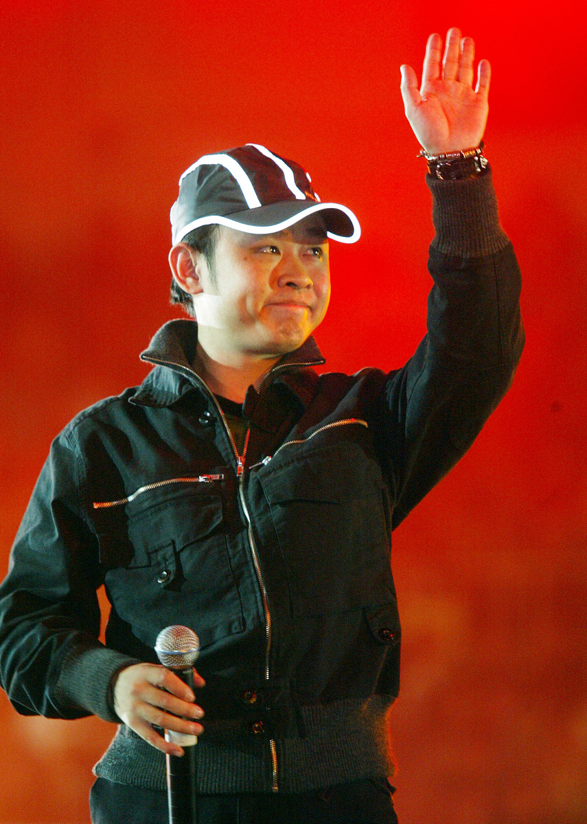 据说在30年前,江湖上出现了一个年轻的绝顶高手,没