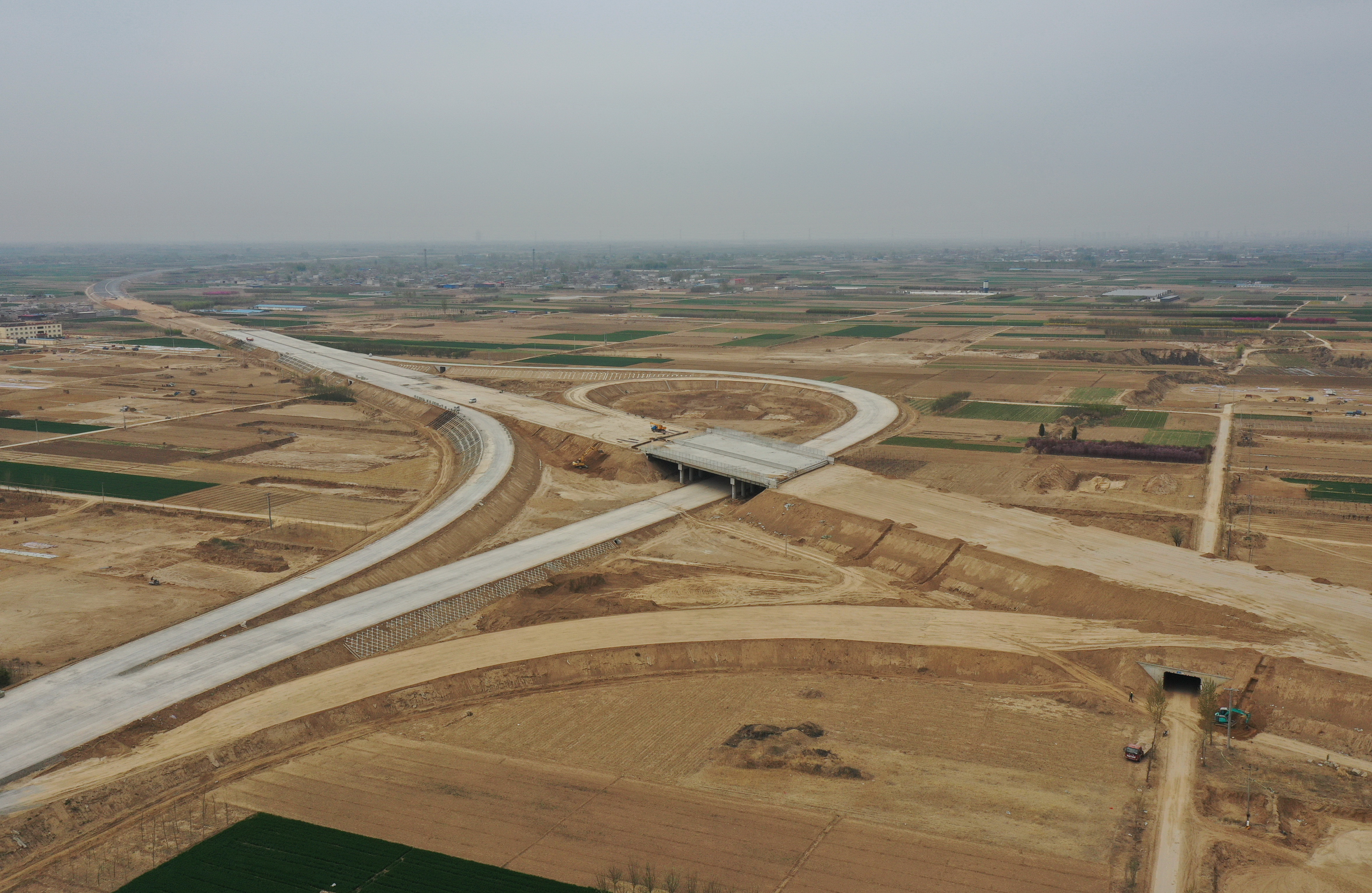 津石高速河北段建设正酣