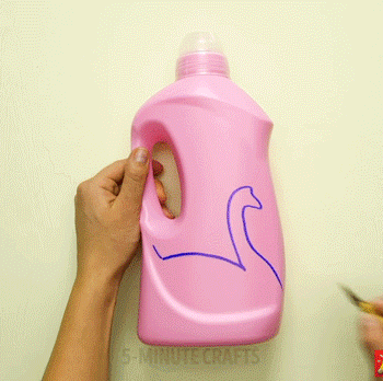 洗衣液瓶做天鹅的画法图片