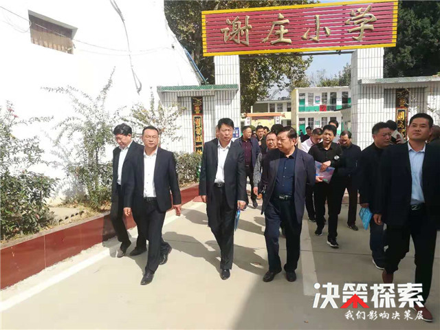 唐河县教体局王金剑副局长率观摩团莅临郭滩镇检查指导工作