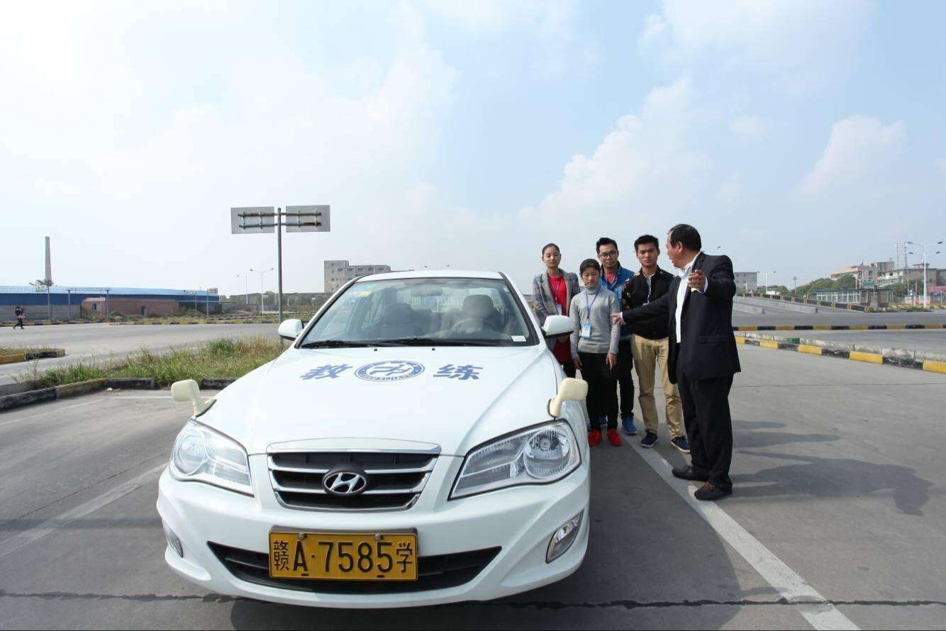 科目三练习路上遇到一只鸡,教练这么说,学员顿时好尴尬