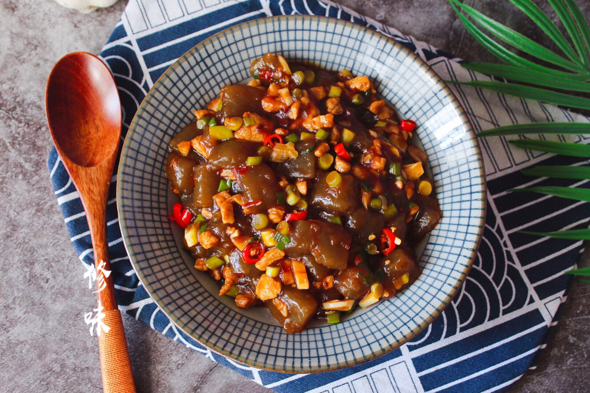 肉末和凉粉的完美相遇,味道就这样产生了,味道极好,你也来试试