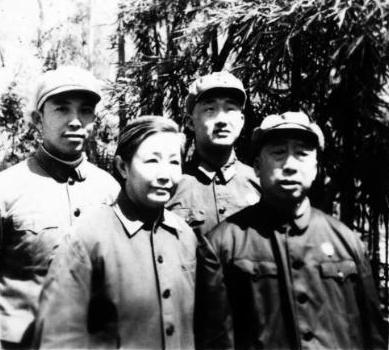 滕代远的夫人和子女
