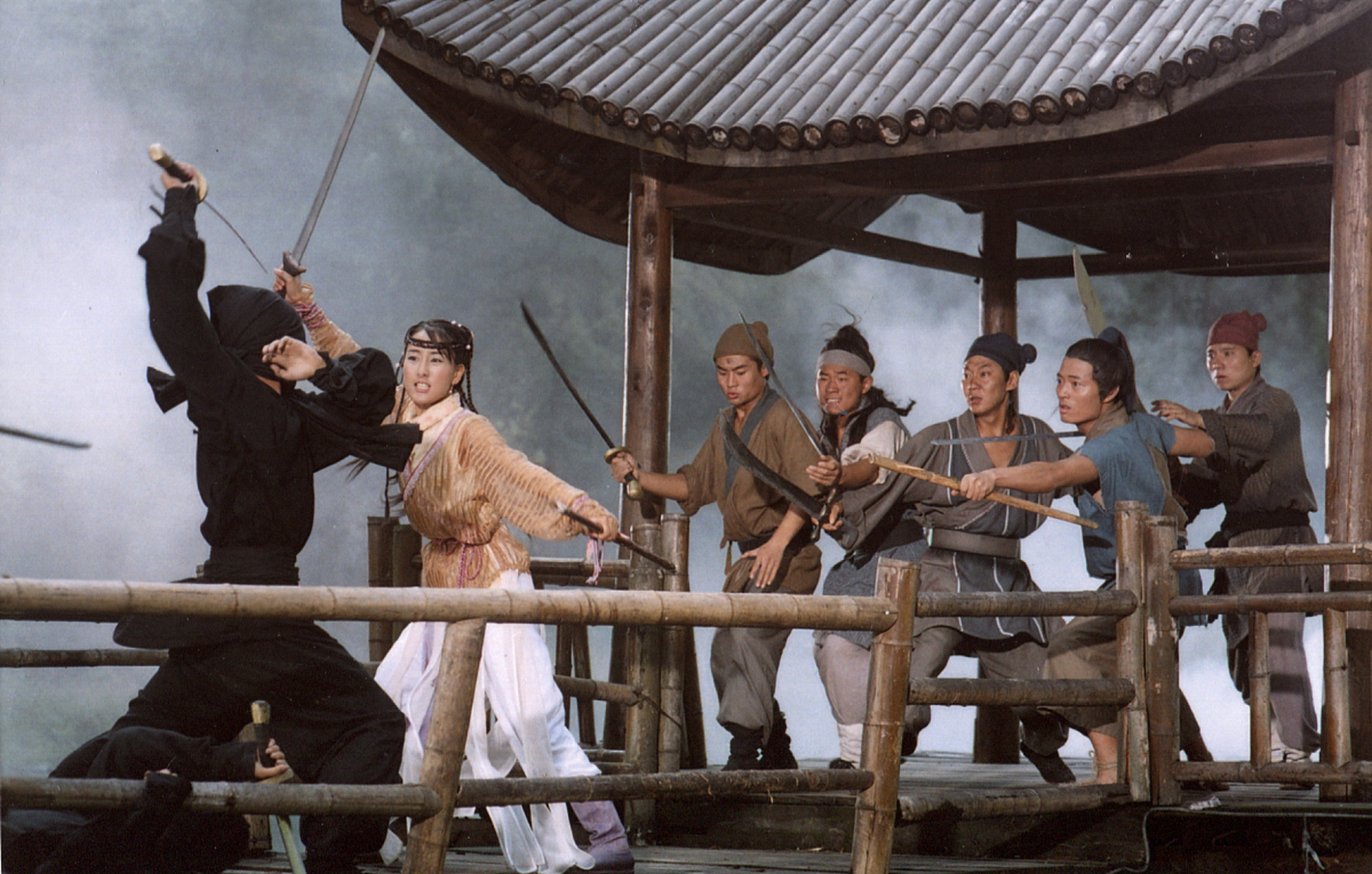 令狐冲黑木崖决战东方不败,经典武侠大片,都是老戏骨