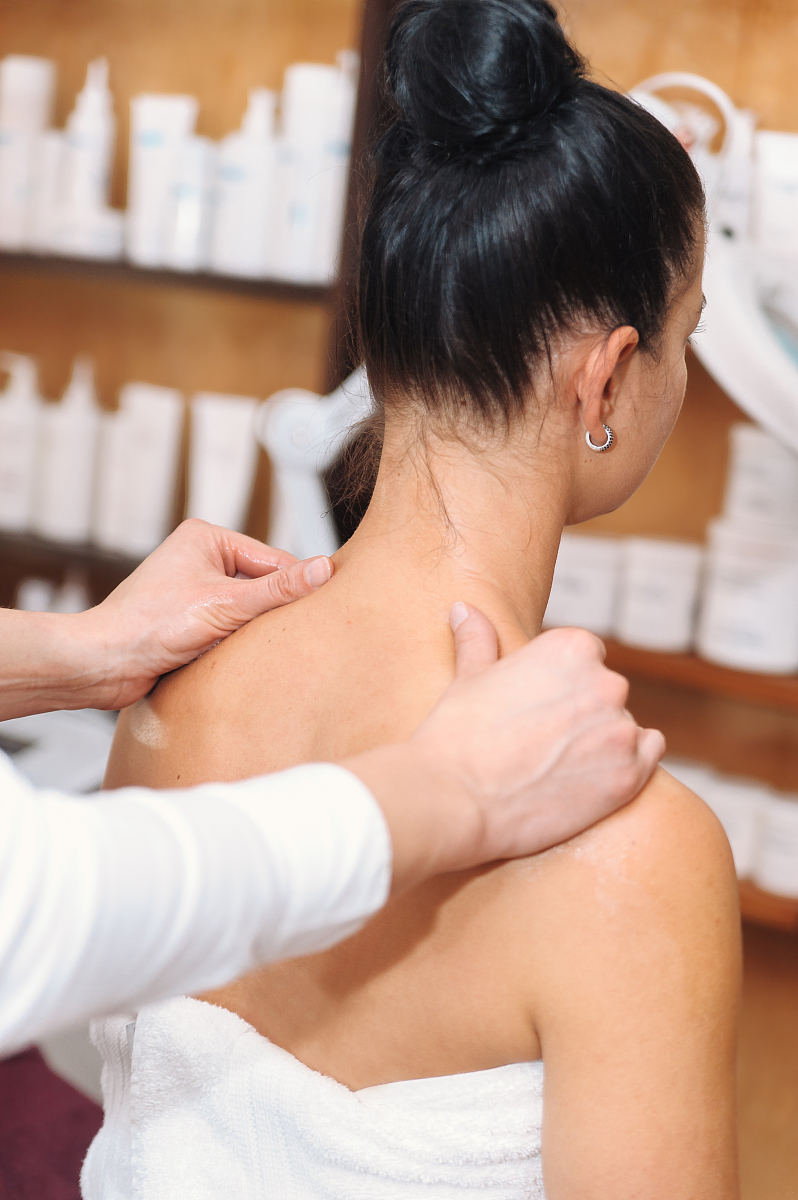 刮痧的作用和功效,女性背部刮痧有什么作用