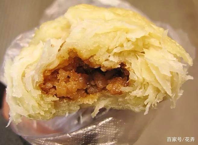 贵州安顺有一种特色小吃,叫做“破酥包”,层层掰开,香味扑鼻 贵州安顺有一种特色小吃,叫做“破酥包”,层层掰开,香味扑鼻