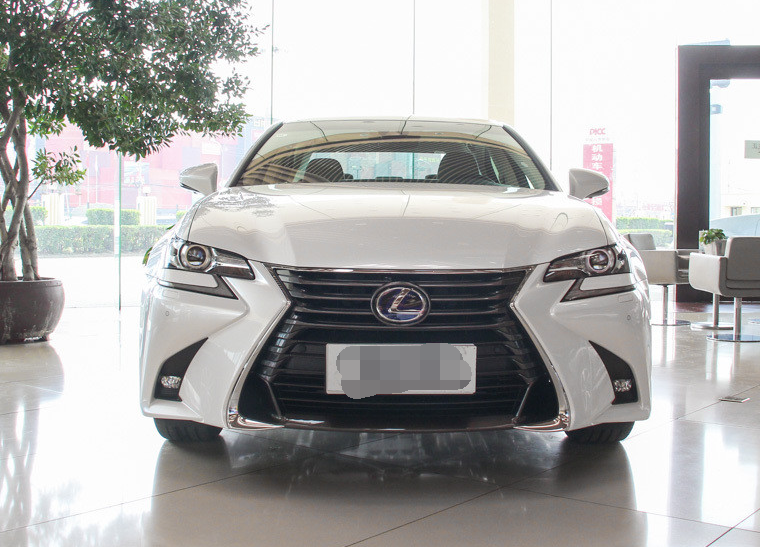 雷克萨斯gs-300h 领先版,全身设计比例很协调,气场非常足!