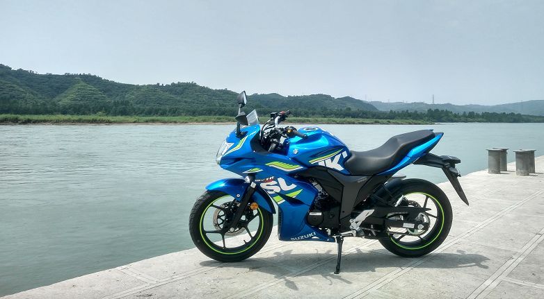 轻骑铃木gsx150f和春风150nk哪个综合实力更强最不专业的评论