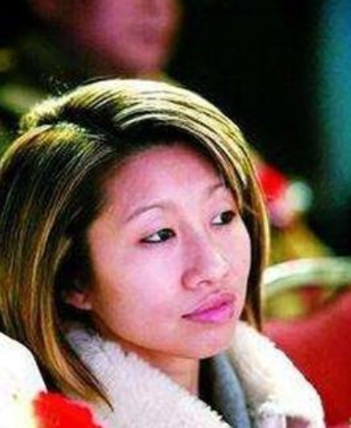 当年不得已退役的奥运冠军陆莉,现在嫁老外创俱乐部,儿子已16岁