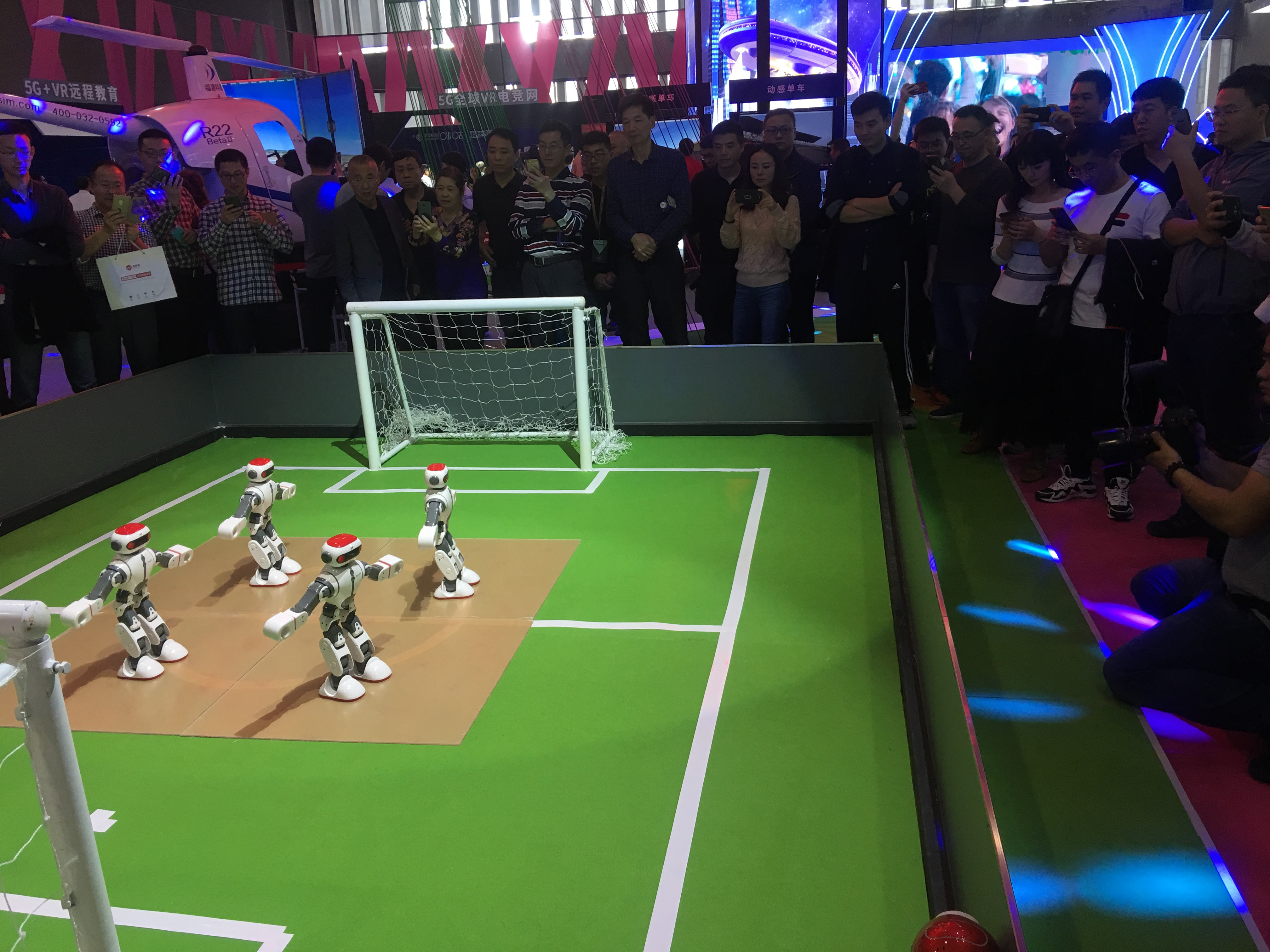 足球机器人比赛 nao机器人足球世界杯