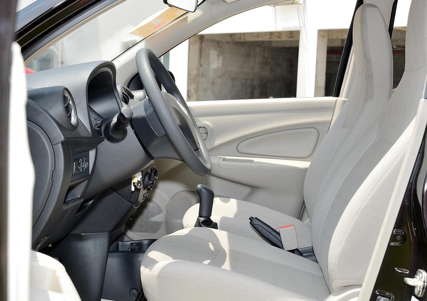 《启辰r30》内饰上给人一种简洁富有科技感,做工可以说也是很别致的