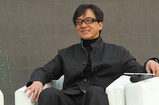 但好景不长,后来成龙去美国拍摄电影《杀手壕》时,遇到了好看又有气质