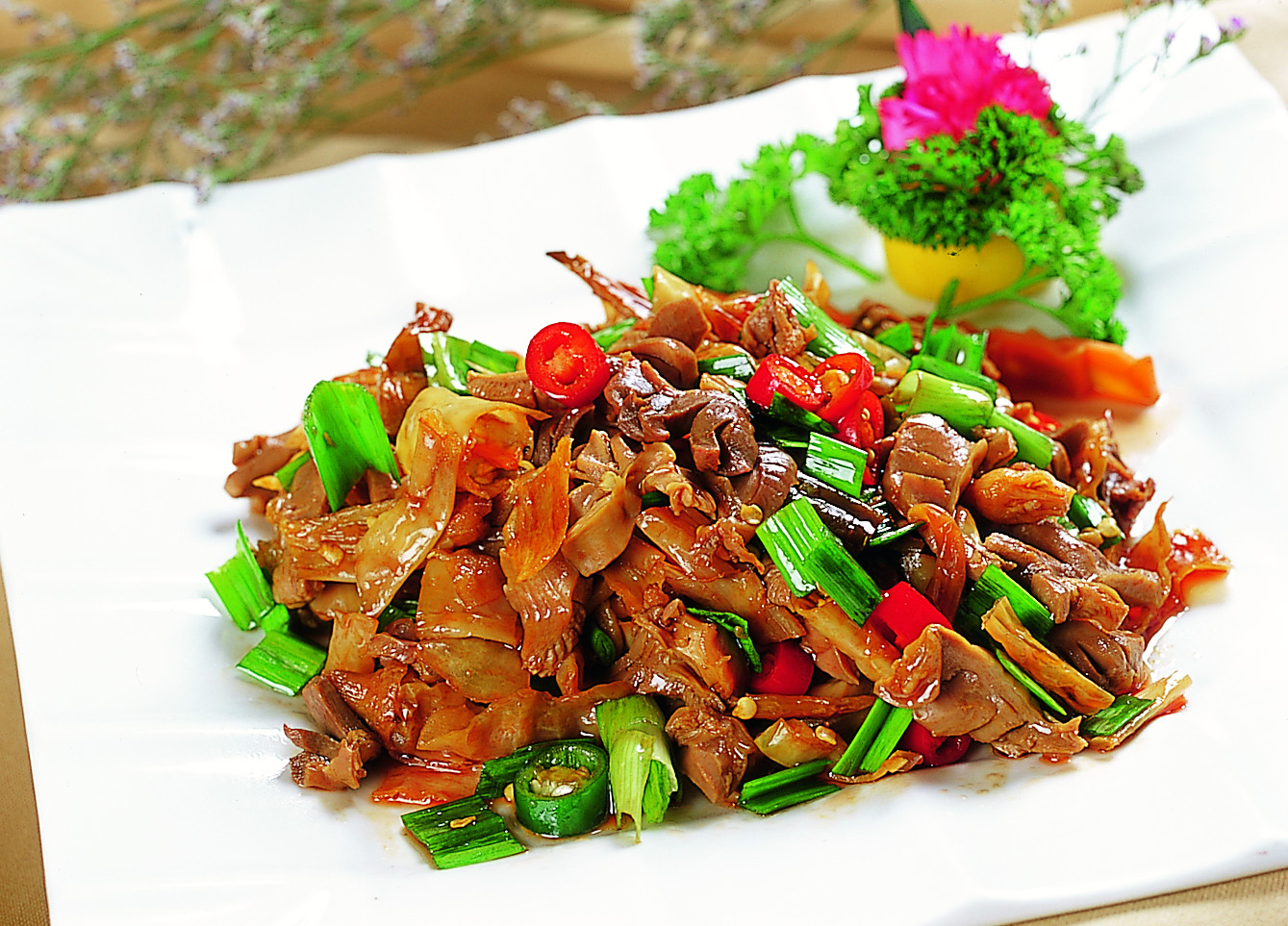 每日推荐六道美味佳肴:六道口齿留香的美食,蒜苗炒鸡杂 每日推荐六道