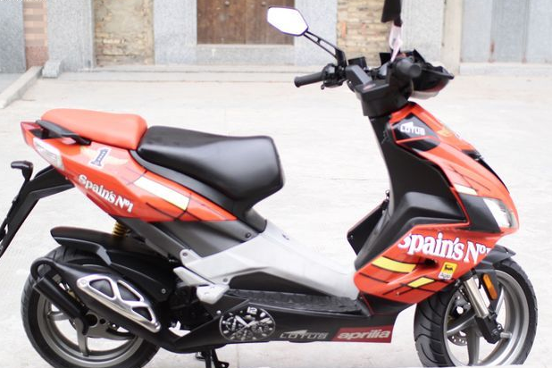 阿普利亚旗下首款小排量踏板车,阿普利亚sr50,你喜欢吗?