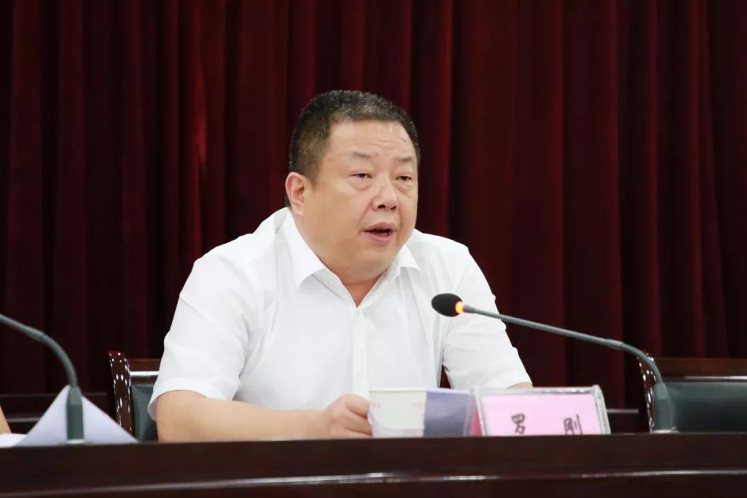 石棉县召开干部大会:罗刚同志任中共石棉县委书记