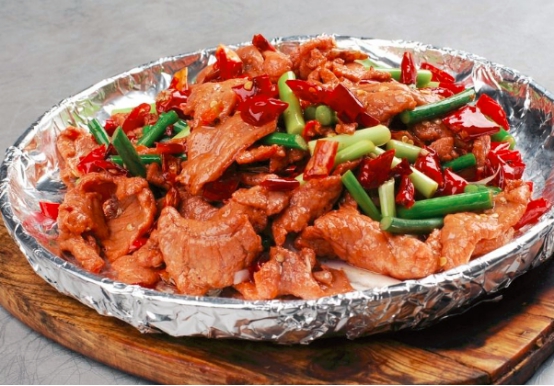 色泽鲜亮,酥软美美的铁板牛肉,满足你的挑剔味蕾