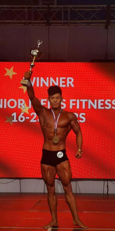 河南选手杨文杰摘得2019年世界青年健美健身锦标赛金牌