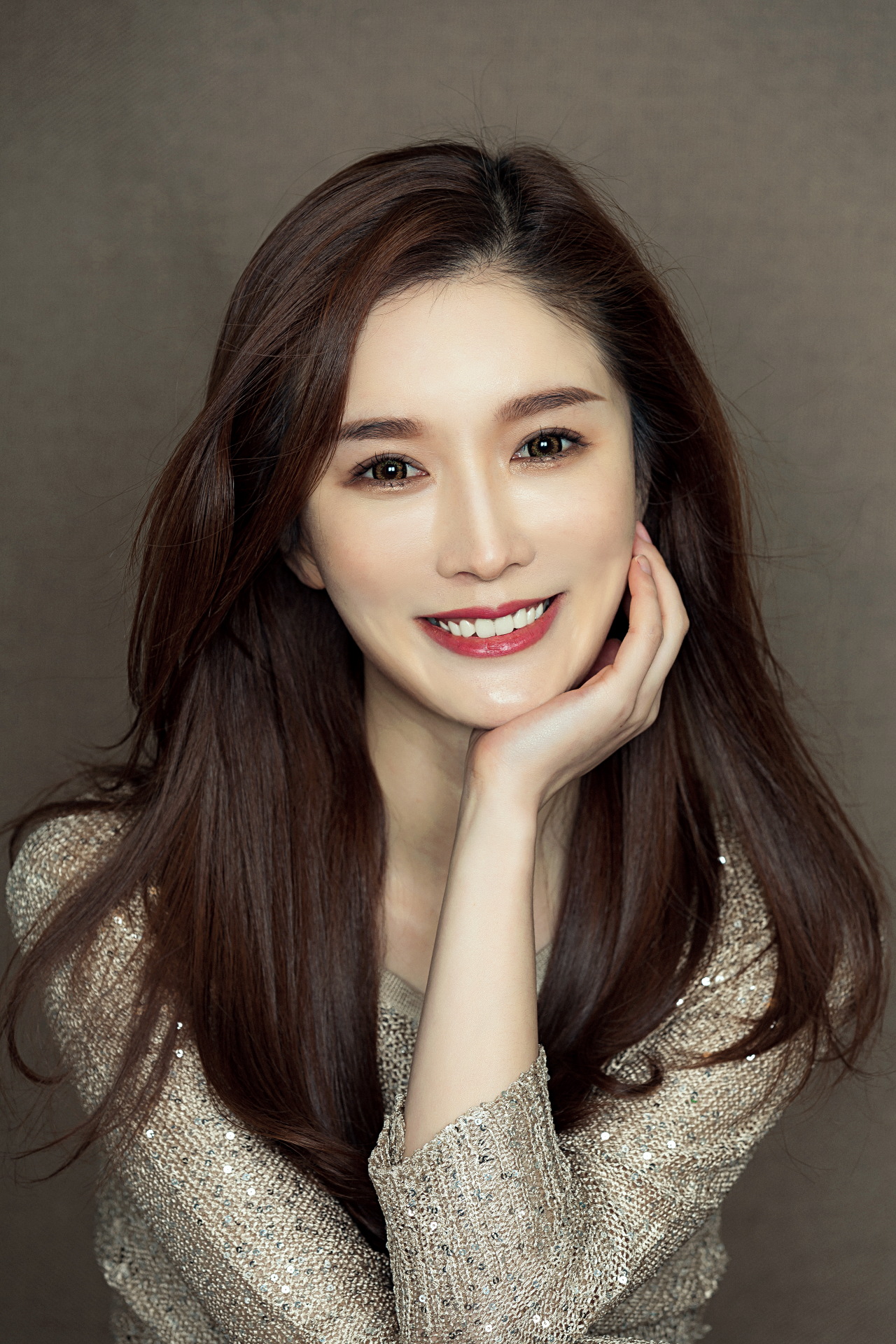 李艾瑾爆油画艺术风写真 吸血鬼妆容超美艳吸睛