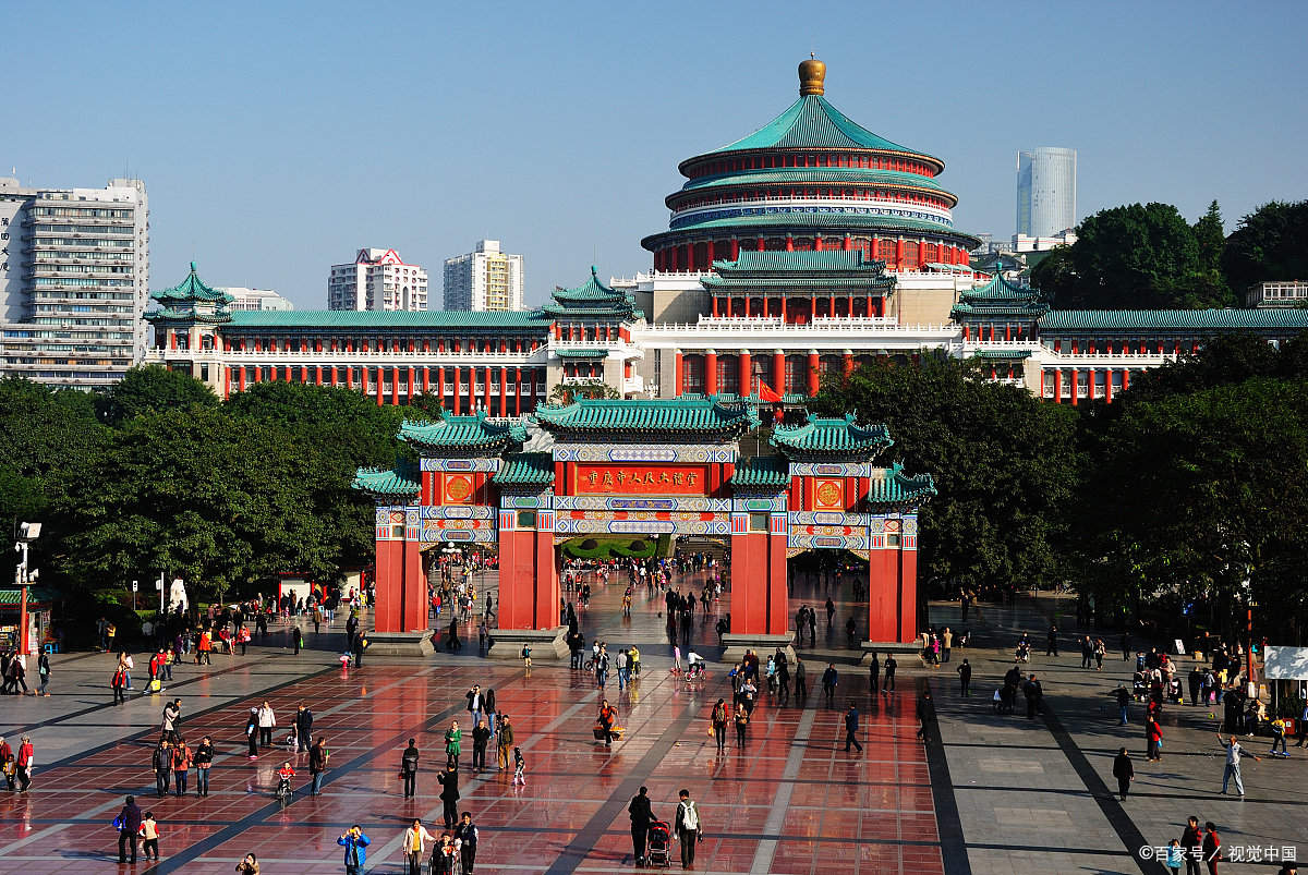 一踏入这座雄伟的建筑,我就被它那庄重而又不失现代感的气息深深吸引.