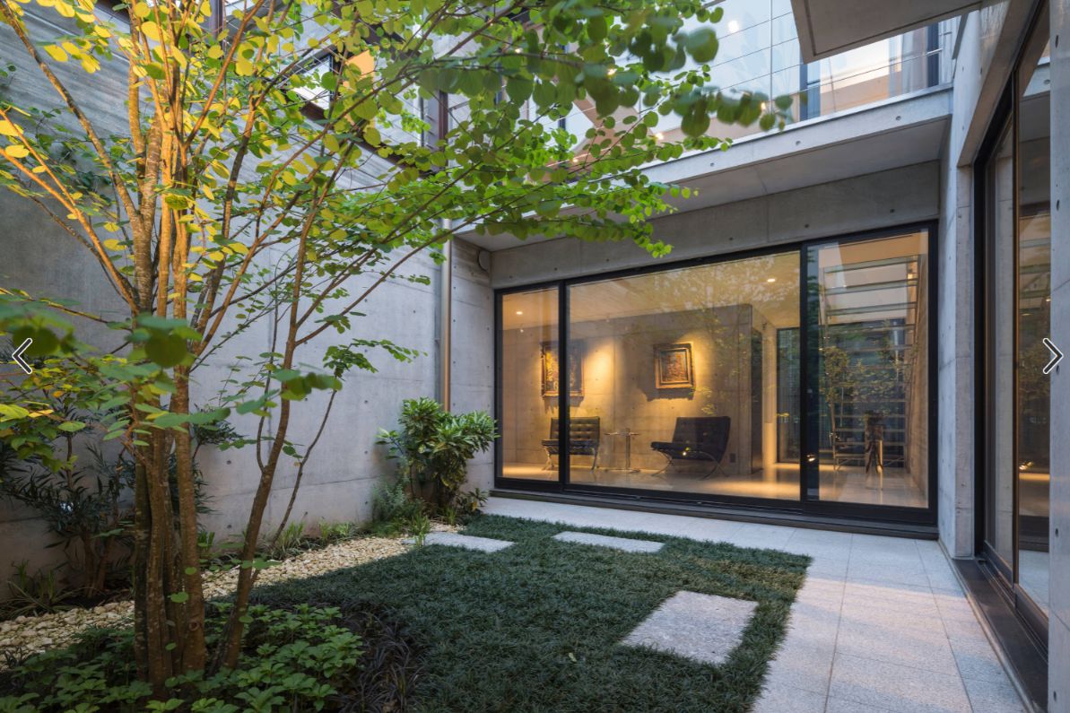 别墅设计:有圆形天井庭院的超美大别墅