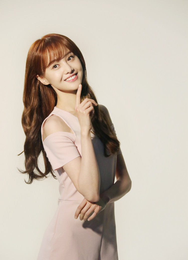 最近郑爽在采访中说:因为对人没什么提防心理,别人问什么就答什么,而