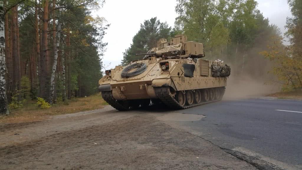 波兰陆军军事演习高清图组,镜头下的"豹2"主战坦克很有气势!