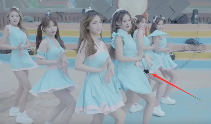 杨超越ch2时期热舞,队友裙子下面都是安全裤,就她穿运动裤!