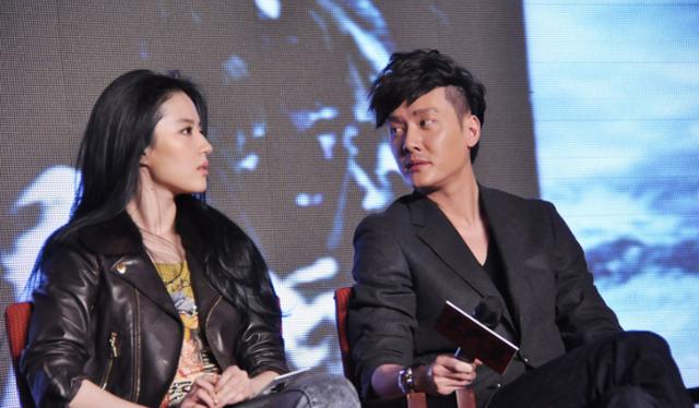 刘亦菲发文疑回应与剧组不和传闻,冯绍峰破天荒地转发评论她