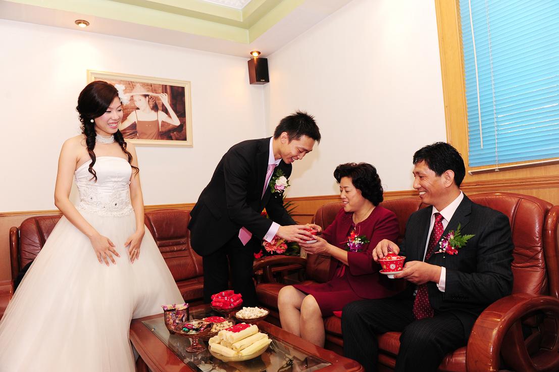 丈母娘隔三差五就跟自己借钱,借与不借很为难,如何做一名好女婿