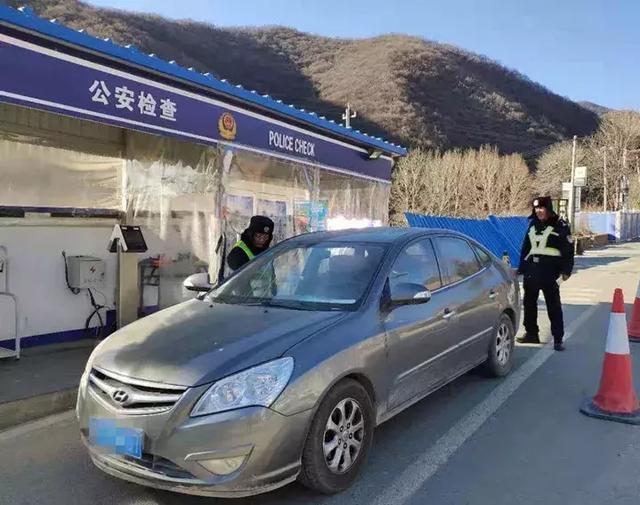 从天黑到天明 只有身边温度计记录着环境的改变 延庆松山检查站 约-13