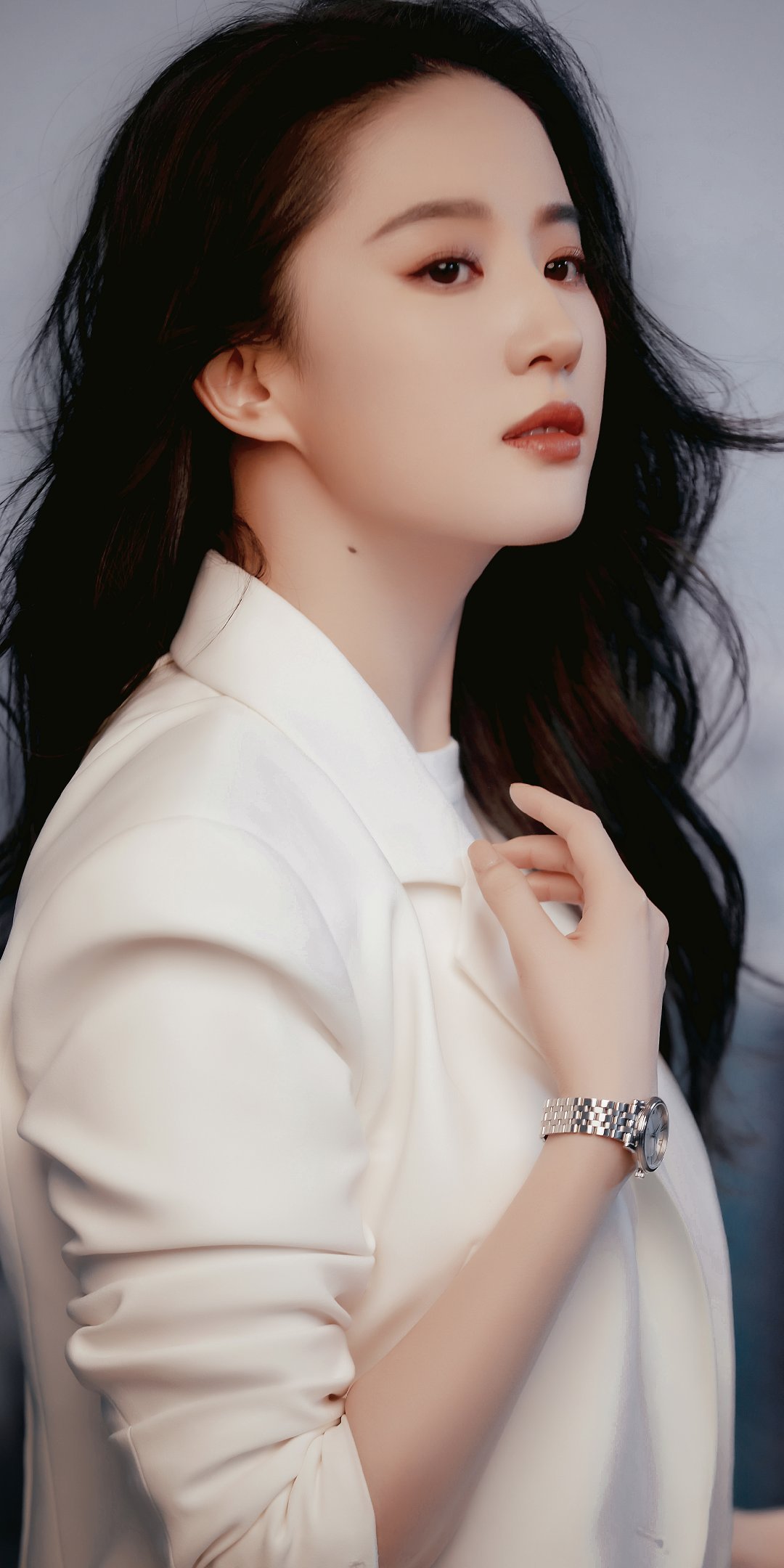 刘亦菲一袭白衣,更显女神本色