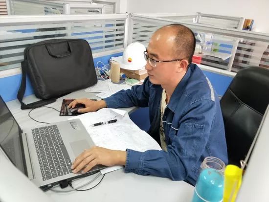 揭秘!单手32秒答完一套试卷,霸占榜单的"李占山"到底是谁?