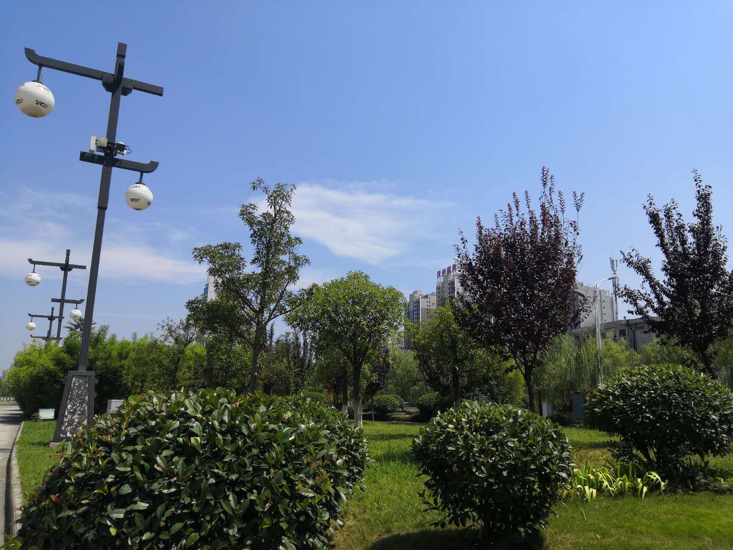 汉中桥南广场江边天真蓝