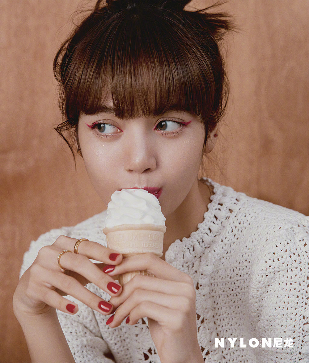 泰籍女歌手lisa封面大片,人间芭比,美丽无限