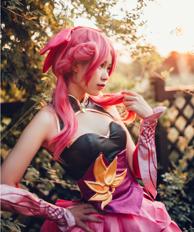 王者荣耀孙尚香蔷薇恋人cos,来发子弹吗召唤师?