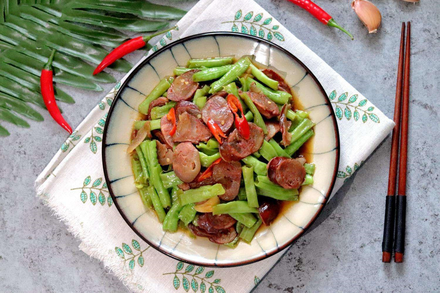 豆角炒腊肠:清脆爽口,鲜咸适宜,不可错过的美味