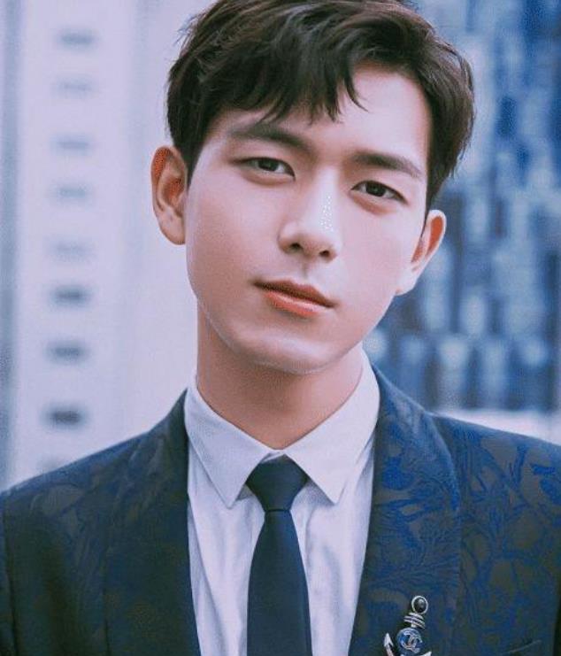 李现离开杨紫接新戏,看清女主正脸,网友:收视率稳了