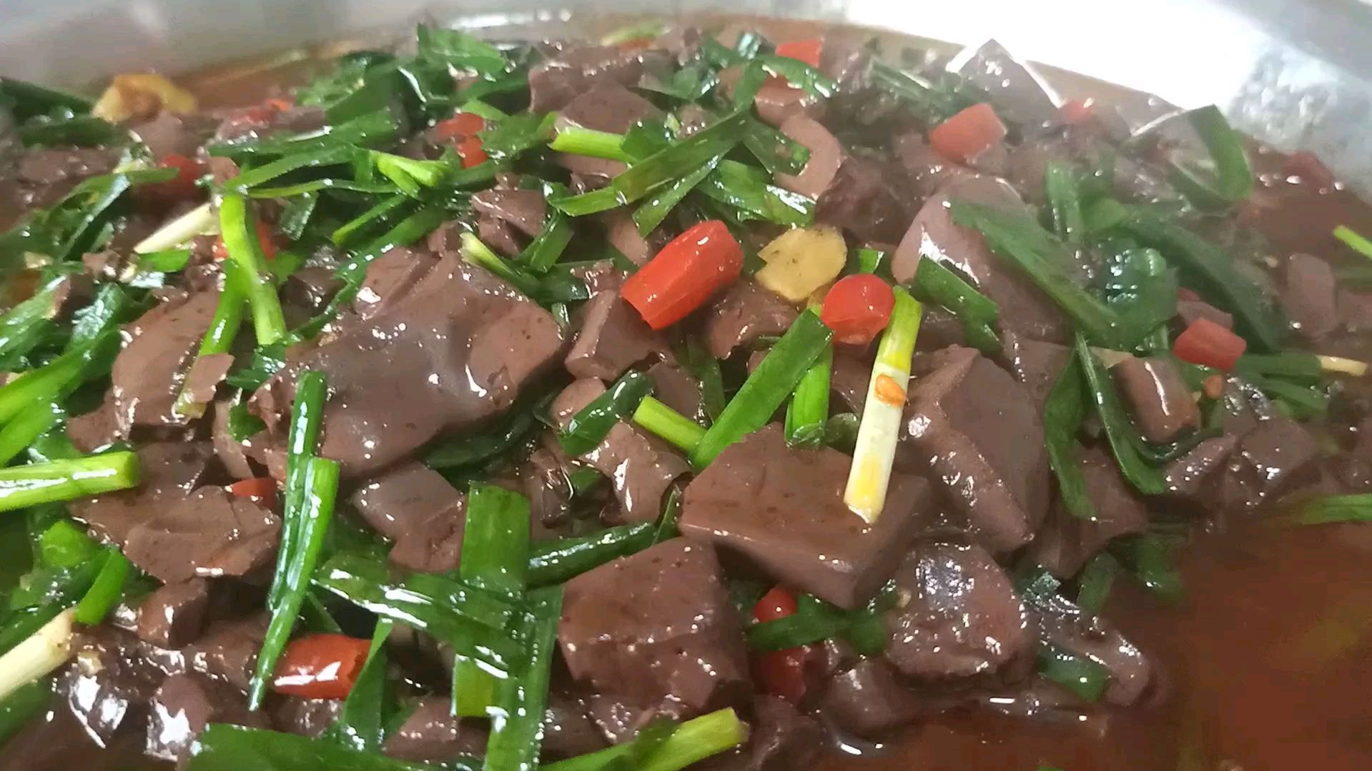猪血要不要焯水,大厨教你正确做法,猪血不腥,香辣滑嫩,先收藏