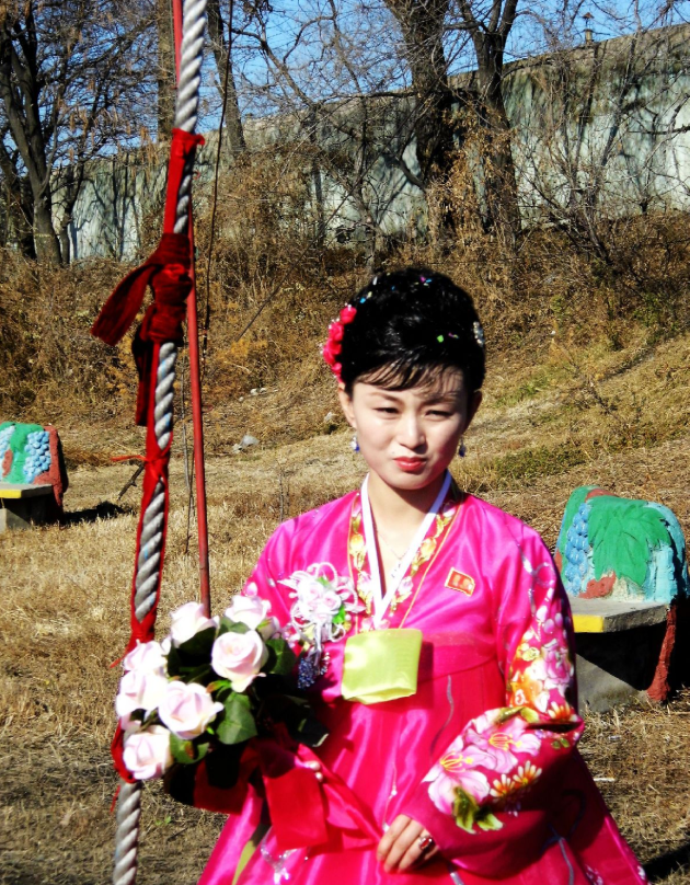 实拍朝鲜姑娘:穿民族服装的朝鲜女子有多漂亮?