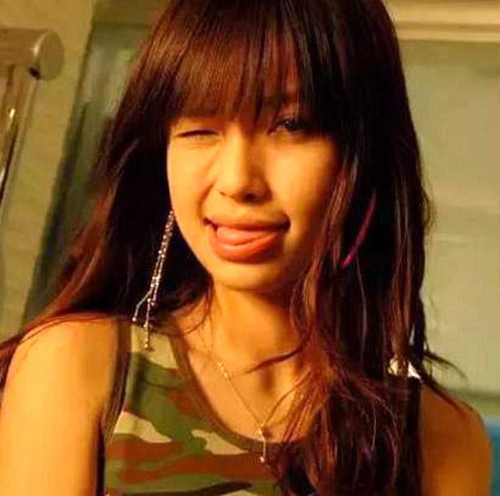 明星最想删掉的照片:刘亦菲的皮肤不太好,甜馨用脚趾堵住鼻孔