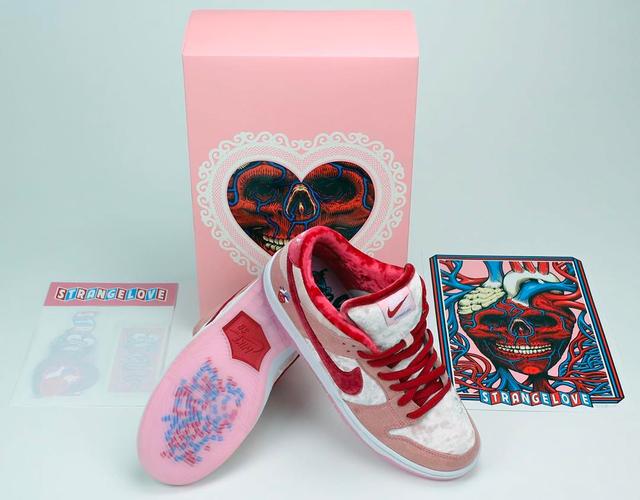 确实人见人爱 strangelove x nike sb dunk low还有一周登场